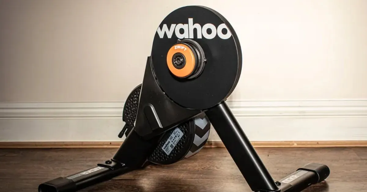 Home trainer Wahoo KICKR Core 2 à transmission directe avec roue dentée Zwift Cog